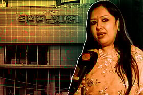 ‘ভেঙে পড়ার পরেও জীবন থাকে’, শিল্প প্রদর্শনী ‘আলো’ পরিদর্শন শেষে রুমিন ফারহানা