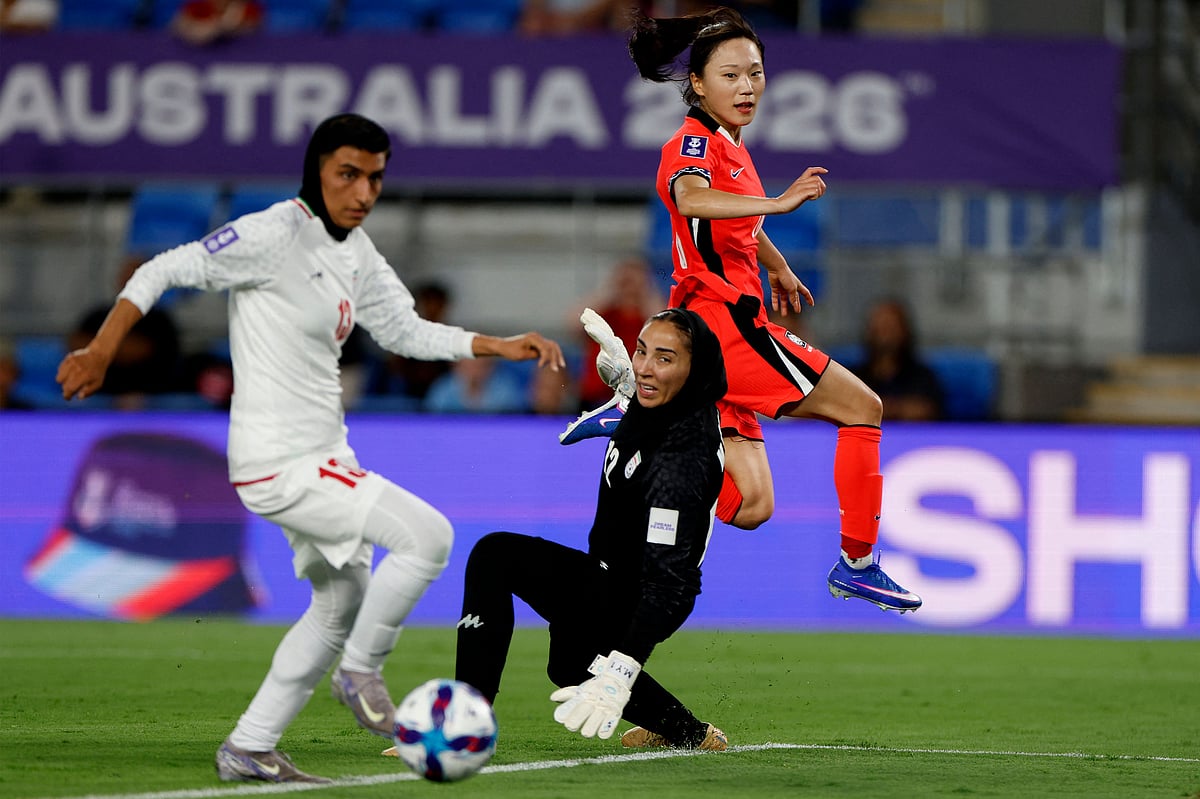 দক্ষিণ কোরিয়ার বিপক্ষে মাঠের লড়াইয়ে সুবিধা করতে পারেনি ইরানের মেয়েরা