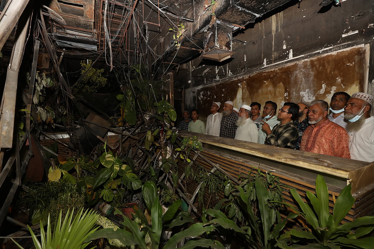 ঢাকা সংবাদপত্র হকার্স বহুমুখী সমবায় সমিতির সভাপতি মোমিনুল ইসলামের নেতৃত্বে প্রদর্শনী দেখতে আসে একটি প্রতিনিধিদল