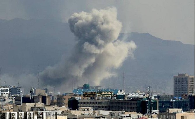 ইরানের রাজধানী তেহরানে বিস্ফোরণের পর ধোঁয়ার কুণ্ডলী, ২ মার্চ ২০২৬