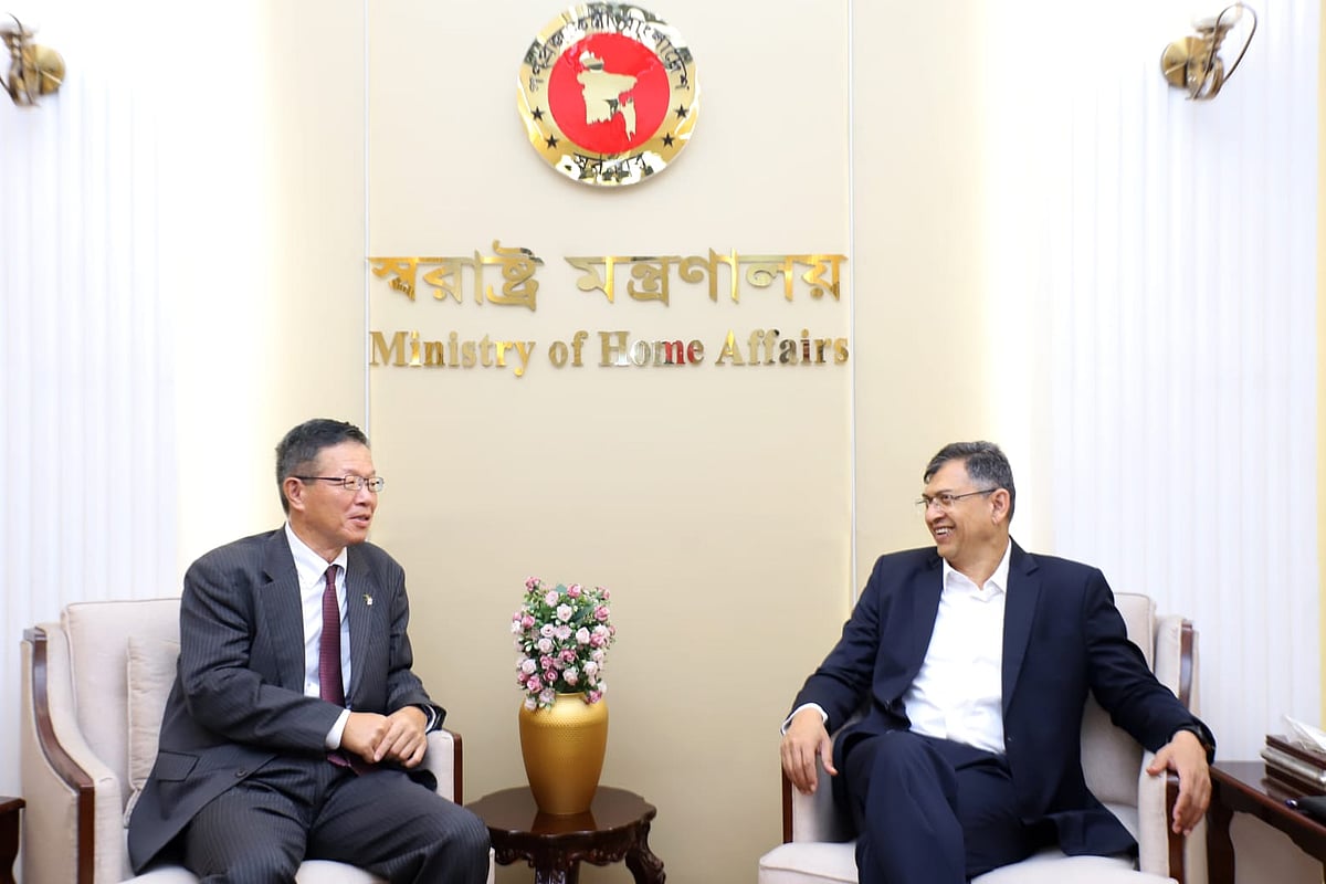 স্বরাষ্ট্রমন্ত্রী সালাহউদ্দিন আহমদের সঙ্গে সাক্ষাৎ করেছেন ঢাকায় নিযুক্ত জাপানের রাষ্ট্রদূত সাইদা শিনিচি। আজ মঙ্গলবার সচিবালয়ে স্বরাষ্ট্র মন্ত্রণালয়ে