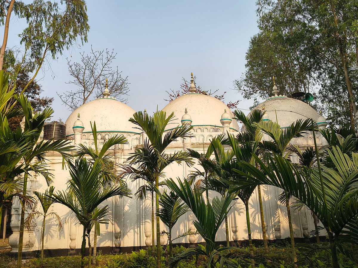 কুড়িগ্রামে কালের সাক্ষী হয়ে দাঁড়িয়ে আছে রাজারহাটের মোগল আমলের ঐতিহাসিক চান্দামারী জামে মসজিদ। মঙ্গলবার বিকেলে উপজেলার চান্দামারী মন্ডলপাড়া এলাকায়