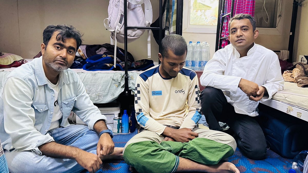 মধ্যপ্রাচ্যে যুদ্ধ পরিস্থিতিতে গৃহবন্দী অবস্থায় উৎকণ্ঠায় দিন কাটাচ্ছেন প্রবাসী বাংলাদেশিরা