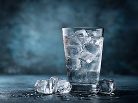 গরমের দিনে ঠান্ডা পানি পান করলে কী ক্ষতি