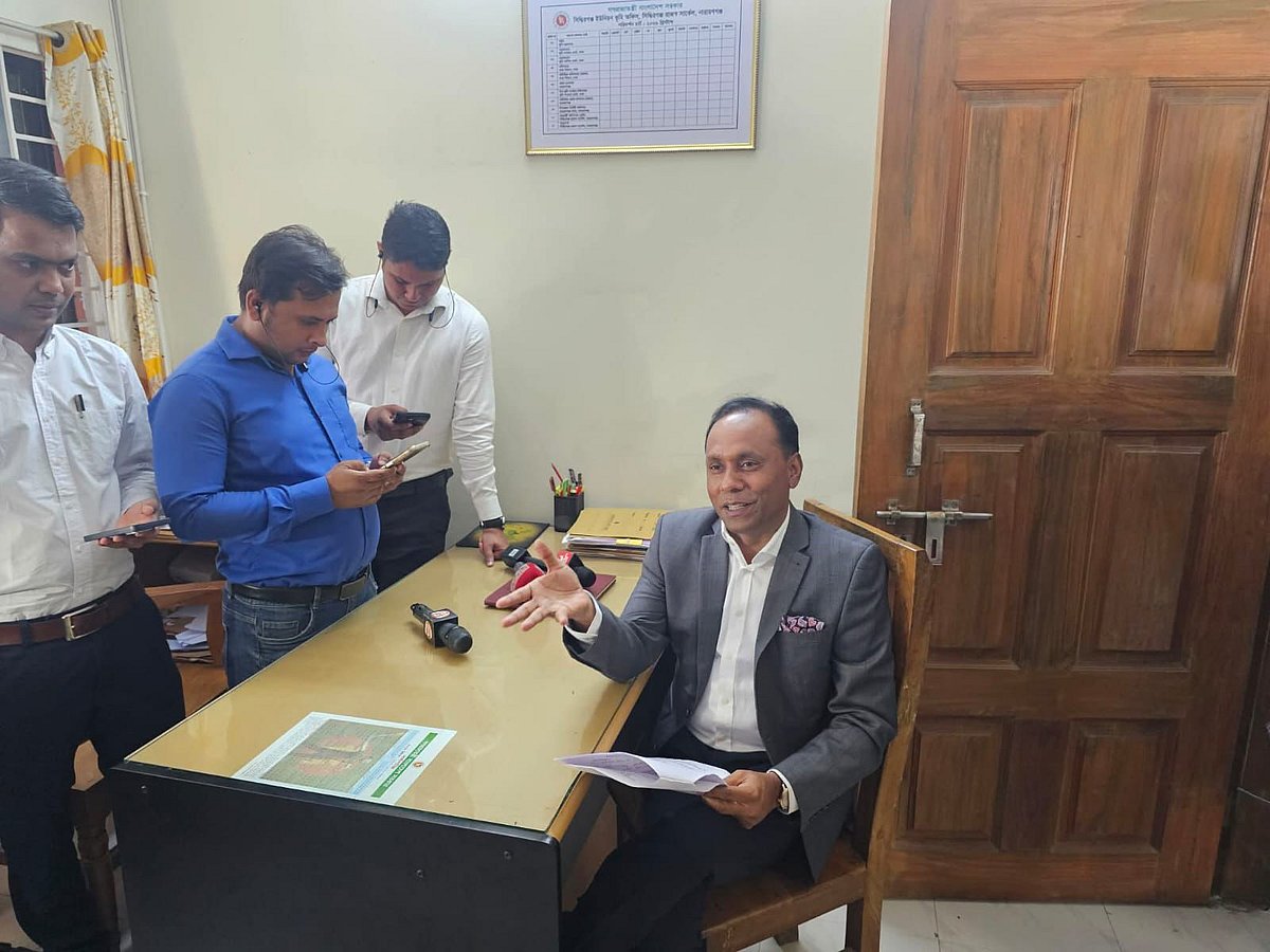 ভূমি প্রতিমন্ত্রী কায়সার কামাল নারায়ণগঞ্জ সদর উপজেলার সিদ্ধিরগঞ্জ ইউনিয়ন ভূমি অফিসে পরিদর্শনে যান। গতকাল বুধবার সকালে