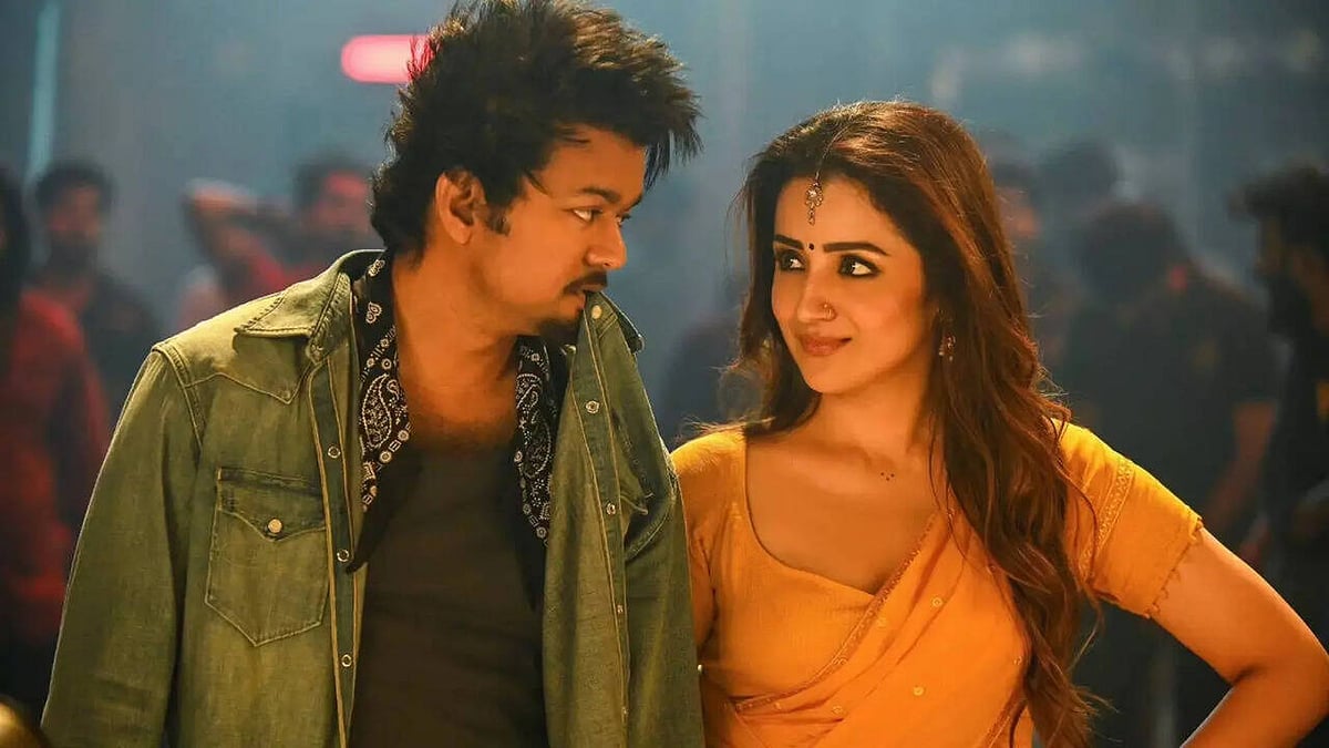 সিনেমার দৃশ্যে বিজয় ও তৃষা। আইএমডিবি