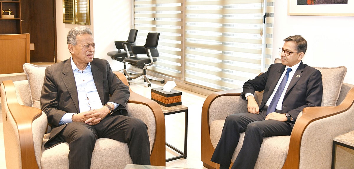 সচিবালয়ে আজ অর্থমন্ত্রী আমির খসরু মাহমুদ চৌধুরীর সঙ্গে সাক্ষাৎ করেন ঢাকায় নিযুক্ত ভারতের হাই কমিশনার প্রণয় ভার্মা