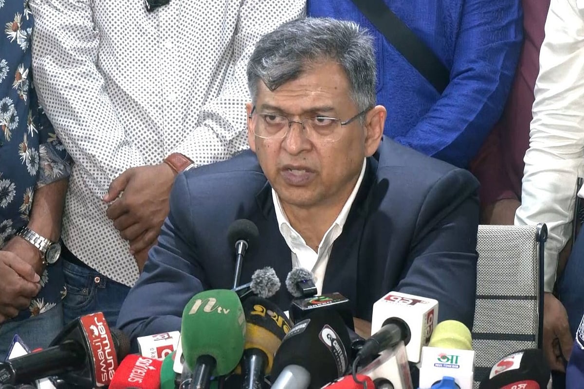 কক্সবাজারে জেলা আইনশৃঙ্খলা কামিটির সভা শেষে সাংবাদিকদের বিভিন্ন প্রশ্নের উত্তর দেন স্বরাষ্ট্রমন্ত্রী সালাহ উদ্দিন আহমদ। আজ  দুপুরে