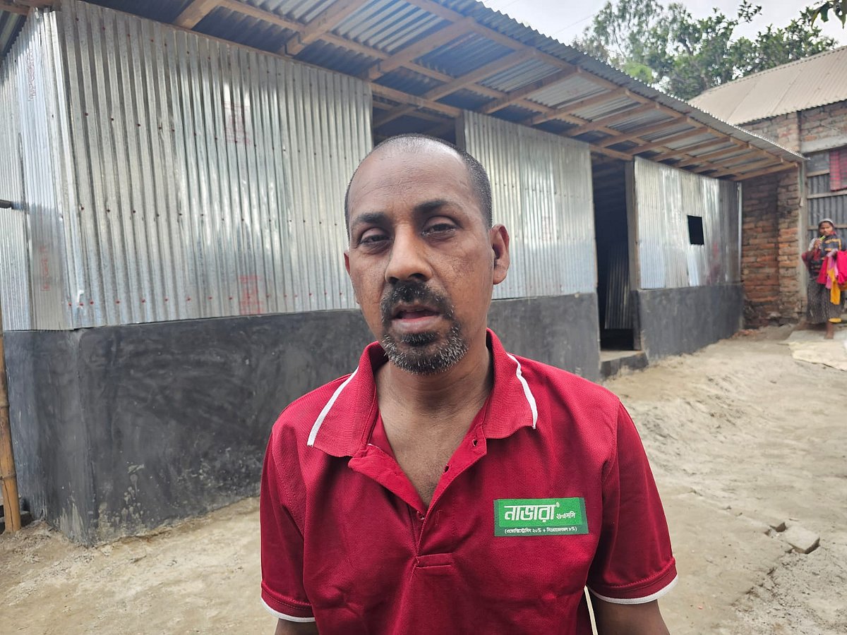 প্রথম আলোয় খবর প্রকাশের পর শিকলমুক্ত হয়েছেন তারাগঞ্জের হাসান সরকার। পেয়েছেন আধাপাকা নতুন ঘর