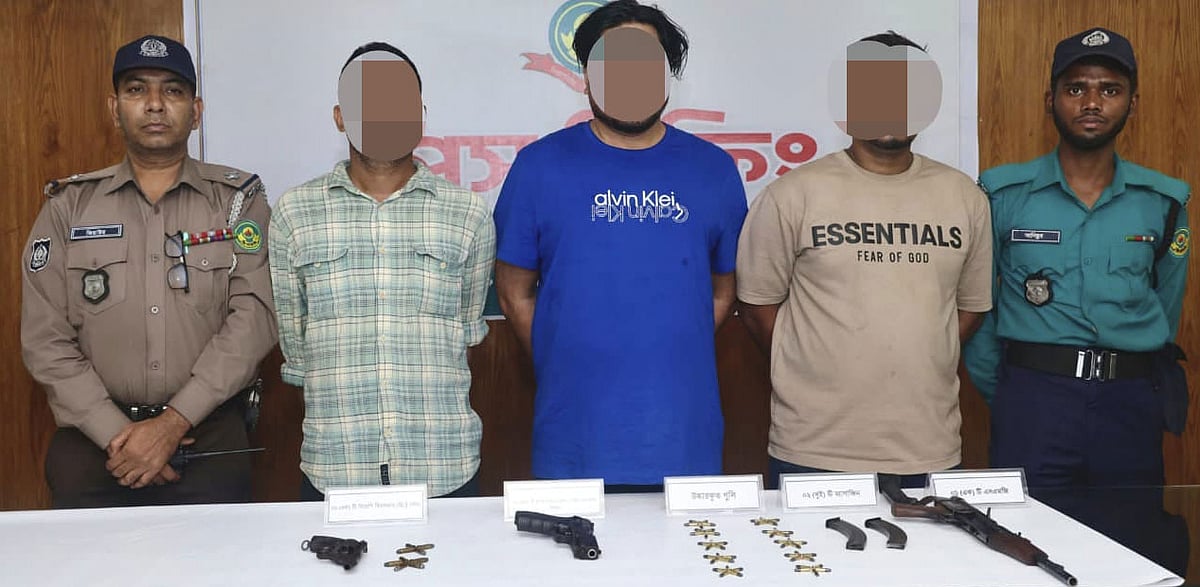 চট্টগ্রামে অস্ত্র ও গুলিসহ গ্রেপ্তার তিনজন