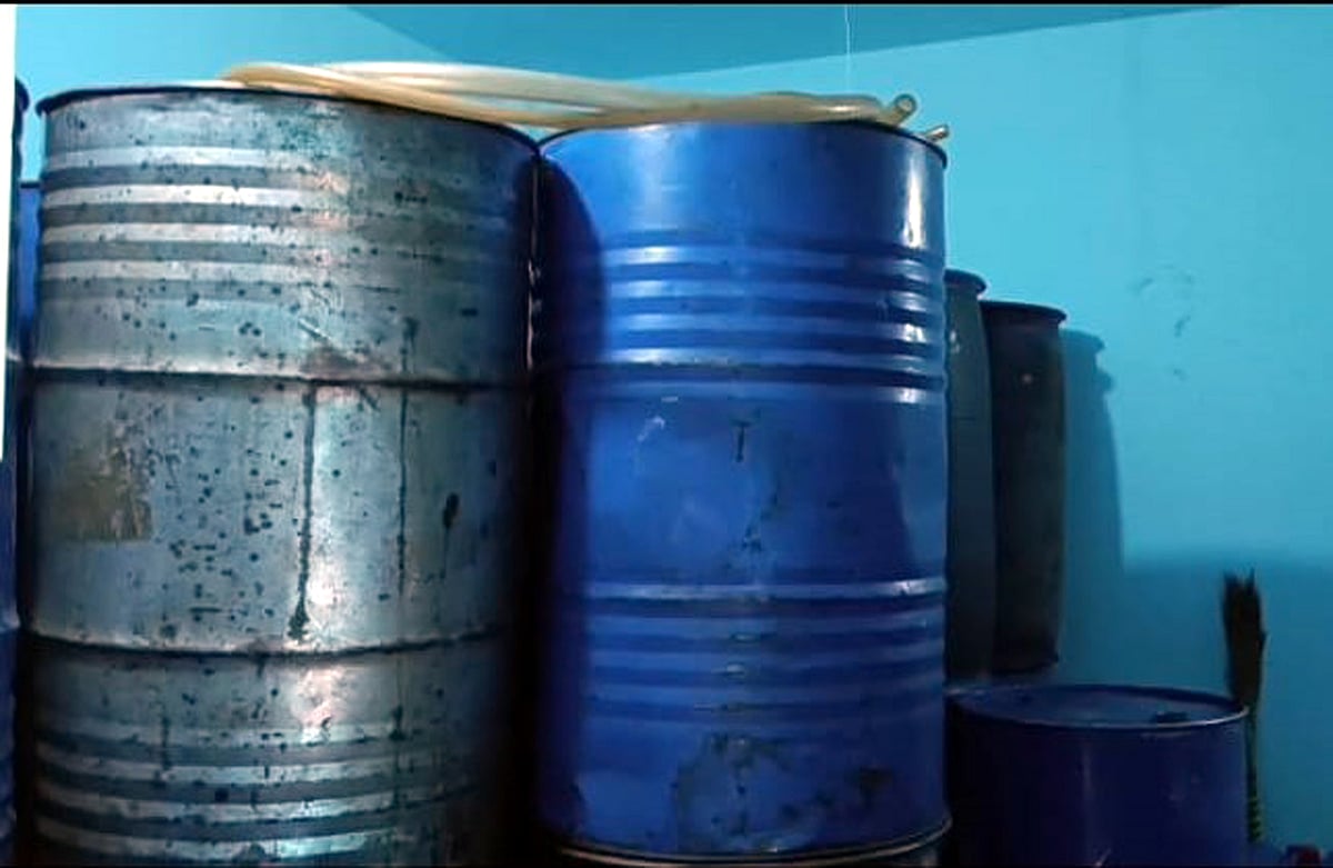 মানিকগঞ্জের হরিরামপুর উপজেলার রাজার কলতা এলাকায় অভিযান চালিয়ে অবৈধভাবে মজুত ডিজেল পেয়েছে জাতীয় ভোক্তা অধিকার সংরক্ষণ অধিদপ্তর। আজ মঙ্গলবার দুপুরে