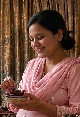 গর্ভাবস্থার শেষ ৪ সপ্তাহে নিয়ম করে নির্দিষ্ট সংখ্যায় খেজুর খেলে মিলবে অভাবনীয় ফল, বলছে নতুন গবেষণা