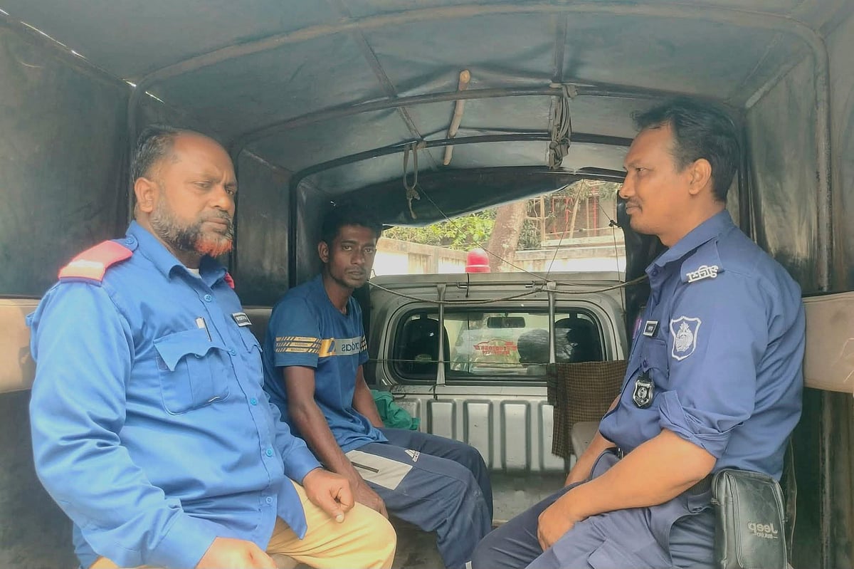 গাজীপুরের শ্রীপুরে বাবা–মাকে মারধরের অভিযোগে রাসেল সরদারকে দুই মাসের কারাদণ্ড দেন ভ্রাম্যমাণ আদালত