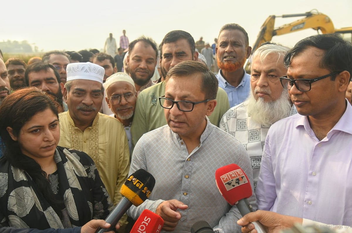 সিলেটে খাল খনন কর্মসূচির উদ্বোধন করেন বাণিজ্যমন্ত্রী খন্দকার আবদুল মুক্তাদির। আজ মঙ্গলবার বিকেলে