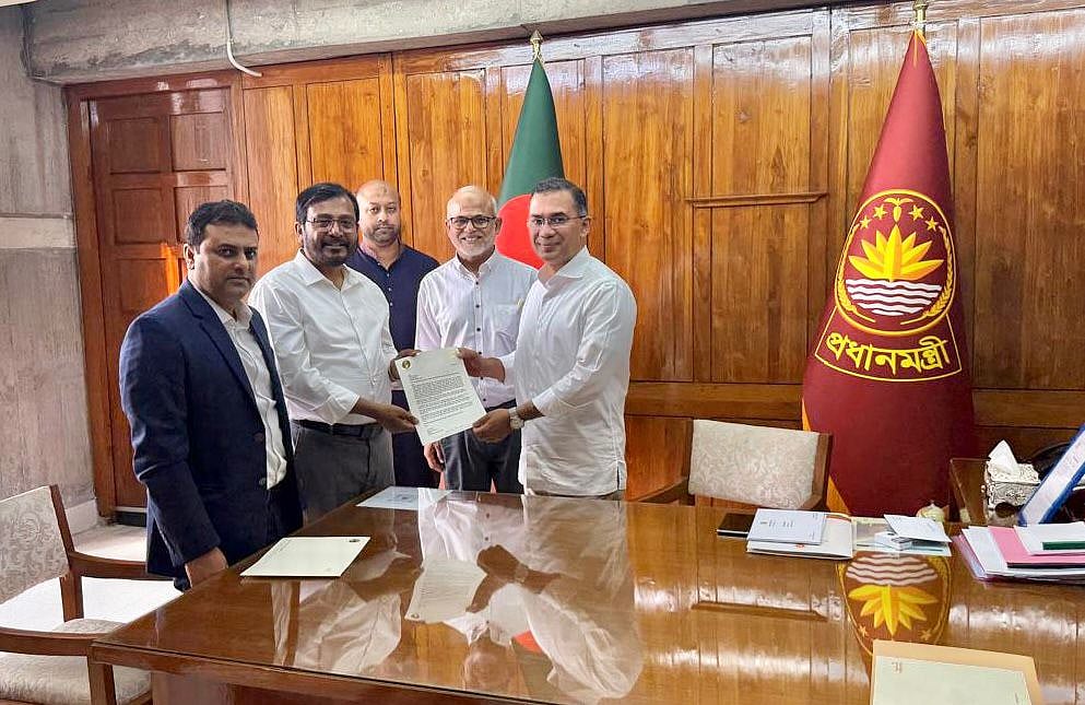 এবি পার্টির চেয়ারম্যান মজিবুর রহমান মঞ্জুর নেতৃত্বে একটি প্রতিনিধিদল প্রধানমন্ত্রী তারেক রহমানের সঙ্গে সাক্ষাৎ করেন। সংসদ ভবন কার্যালয়ে, ১১ মার্চ ২০২৬