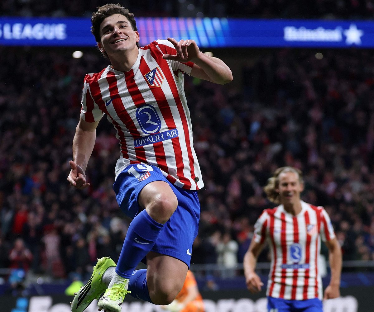 জোড়া গোল করেছেন আলভারেজ