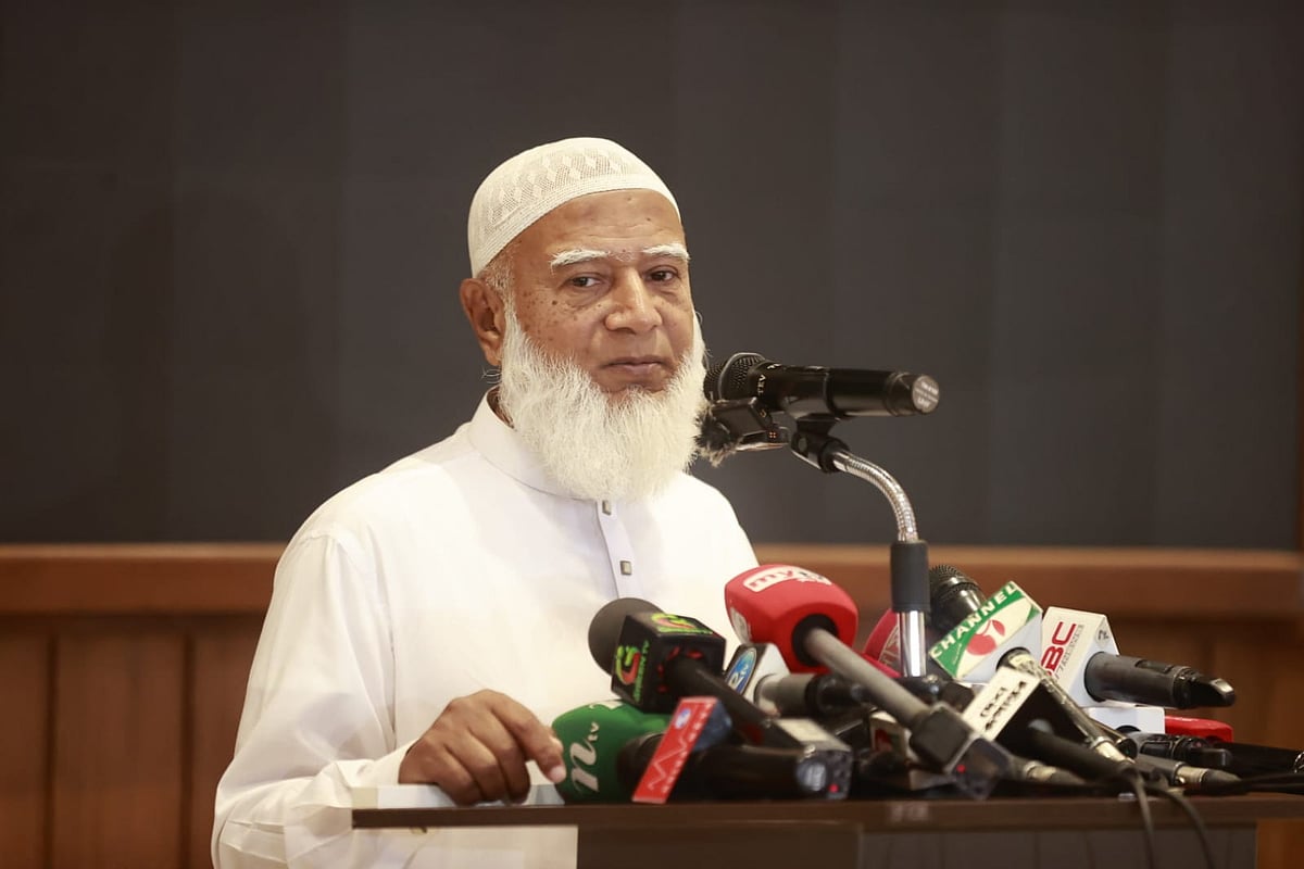 সংবাদ সম্মেলনে জামায়াতে ইসলামীর আমির ও বিরোধীদলীয় নেতা শফিকুর রহমান। আজ বুধবার জাতীয় সংসদের এলডি হলে