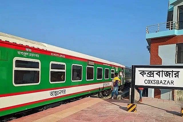 ঢাকা–কক্সবাজার রুটে চলাচলকারী বিরতিহীন কক্সবাজার এক্সপ্রেস