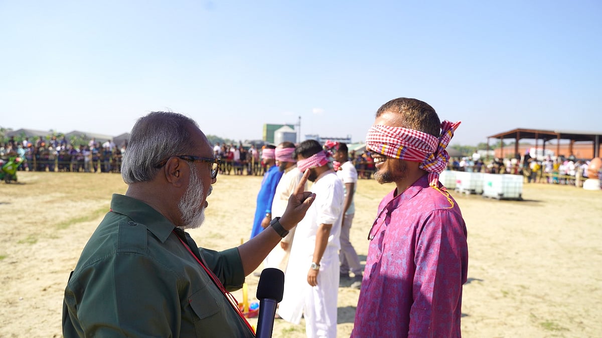 কৃষকের ঈদ আনন্দ অনুষ্ঠানের শুটিংয়ে শাইখ সিরাজ । ছবি: চ্যানেল আইয়ের সৌজন্যে