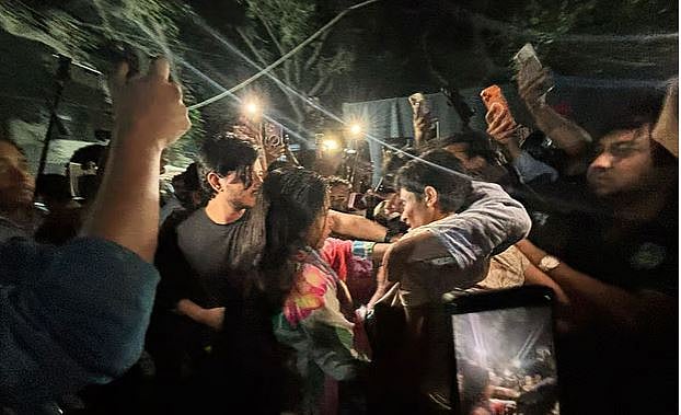 শেখ মুজিবুর রহমানের ভাষণ বাজানোকে কেন্দ্র করে ঢাকা বিশ্ববিদ্যালয়ের শামসুন্নাহার হল সংসদের সাবেক ভিপি শেখ তাসনিম আফরোজ ইমিকে আটকের পর সন্ত্রাসবিরোধী আইনে গ্রেপ্তার দেখায় পুলিশ।