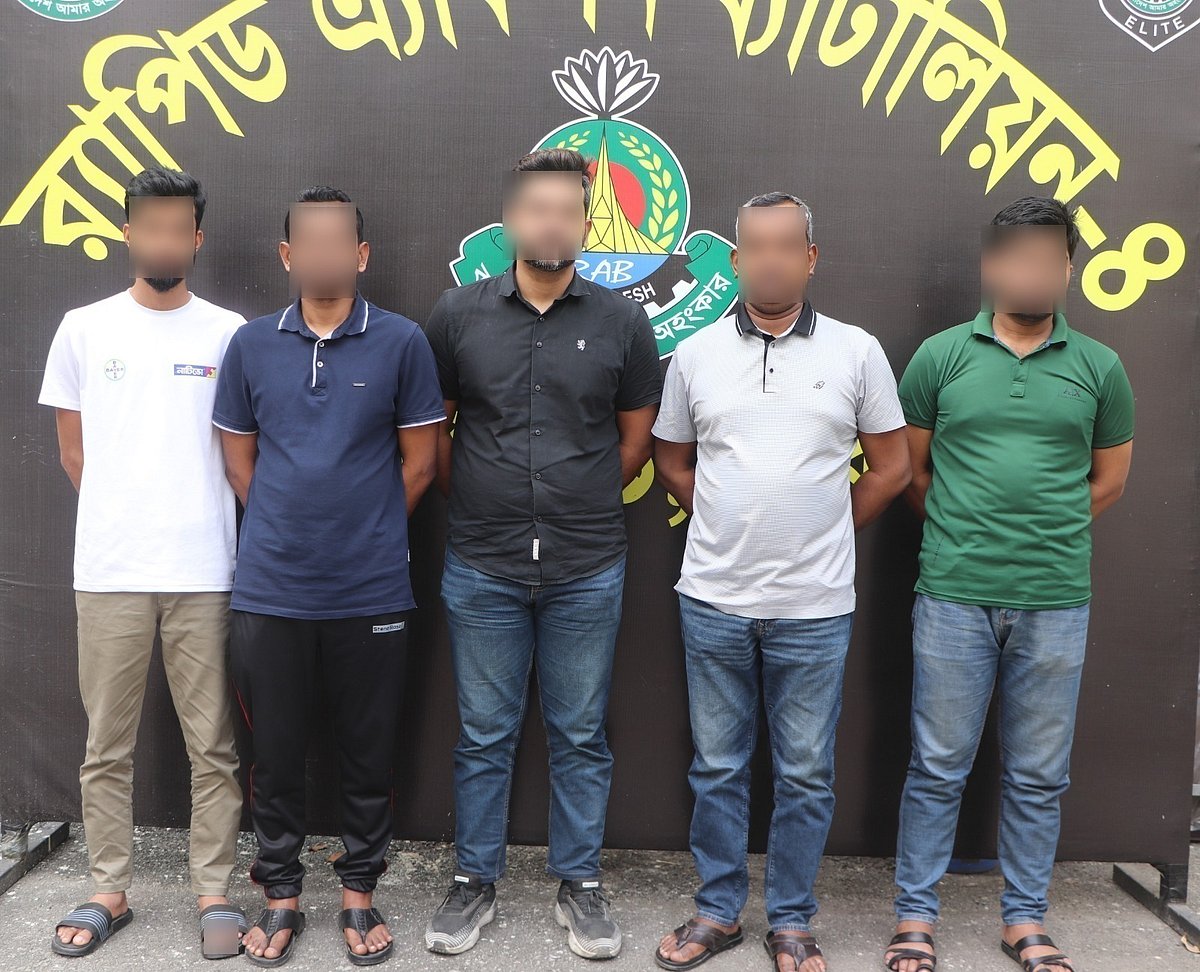 তুরস্কে কিডনি প্রতিস্থাপনের নামে প্রতারণার মাধ্যমে বিপুল অর্থ হাতিয়ে নেওয়া একটি চক্রের পাঁচ সদস্যকে গ্রেপ্তার করেছে র‍্যাব