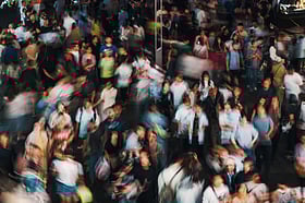 মানুষ এখন ৪০ বছর আগের তুলনায় দ্রুত হাঁটে, কেন জানেন