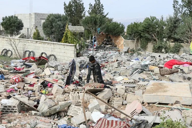 লেবাননে ২ মার্চ থেকে হামলা চালিয়ে যাচ্ছে ইসরায়েল। গতকালও ব্যাপক হামলা চালানো হয়েছে