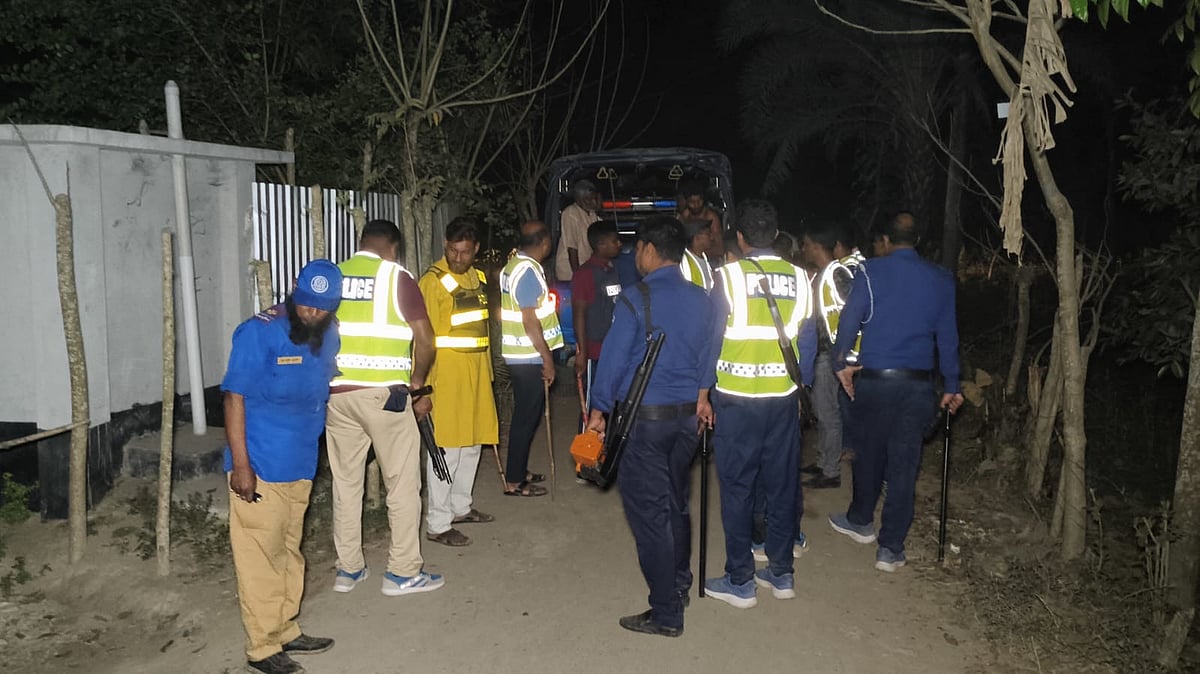 শৈলকুপায় ভিজিএফ কার্ড বিতরণ নিয়ে দুই পক্ষের মধ্যে সংঘর্ষে অন্তত ৪০ জন আহত হয়েছেন। গতকাল বৃহস্পতিবার