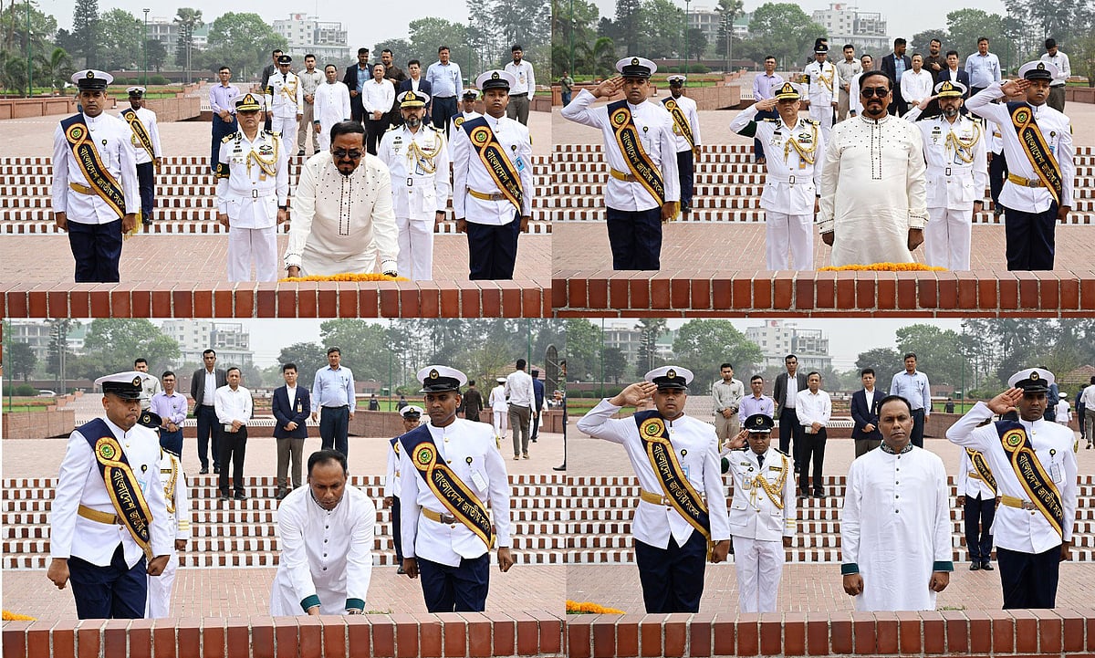 সাভারে জাতীয় স্মৃতিসৌধে ফুল দিয়ে শ্রদ্ধা জানান স্পিকার মেজর (অব.) হাফিজ উদ্দিন আহমদ এবং ডেপুটি স্পিকার কায়সার কামাল। আজ শুক্রবার সকালে