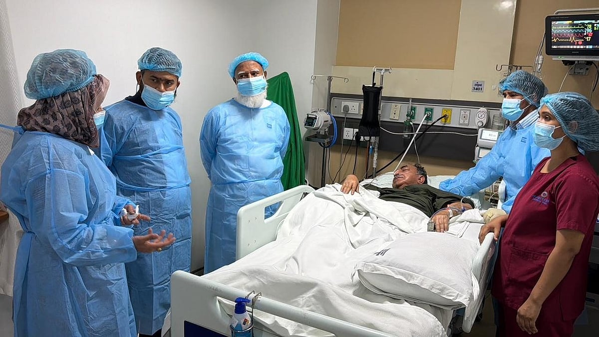 মির্জা আব্বাসকে দেখতে গতকাল বৃহস্পতিবার রাতে হাসপাতালে গিয়েছিলেন শফিকুর রহমান