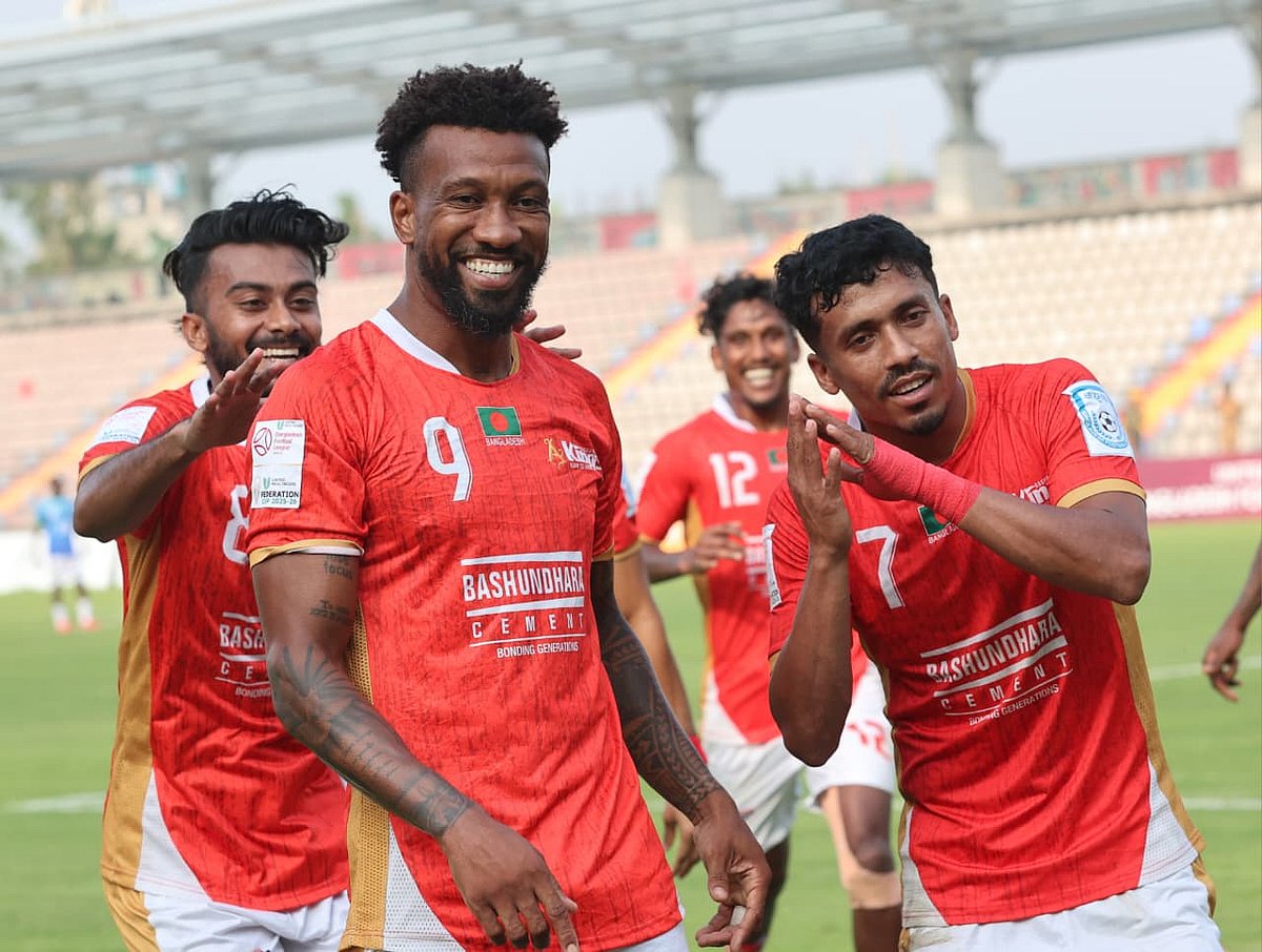 কিংসের জয়ের নায়ক দরিয়েলতন (৯ নম্বর), করেছেন হ্যাটট্রিক।