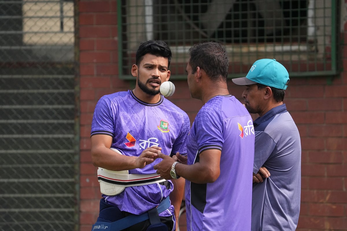 সিরিজ নির্ধারণী ম্যাচের আগের দিন গতকাল অনুশীলনে এসেছিলেন শুধু নাজমুল হোসেন