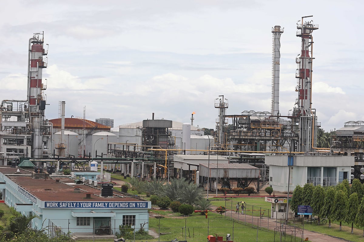 দেশের একমাত্র সরকারি জ্বালানি তেল পরিশোধনাগার ইস্টার্ন রিফাইনারি লিমিটেড (ইআরএল) ১৯৬৮ সালে চট্টগ্রামের পতেঙ্গায় প্রতিষ্ঠিত হয়