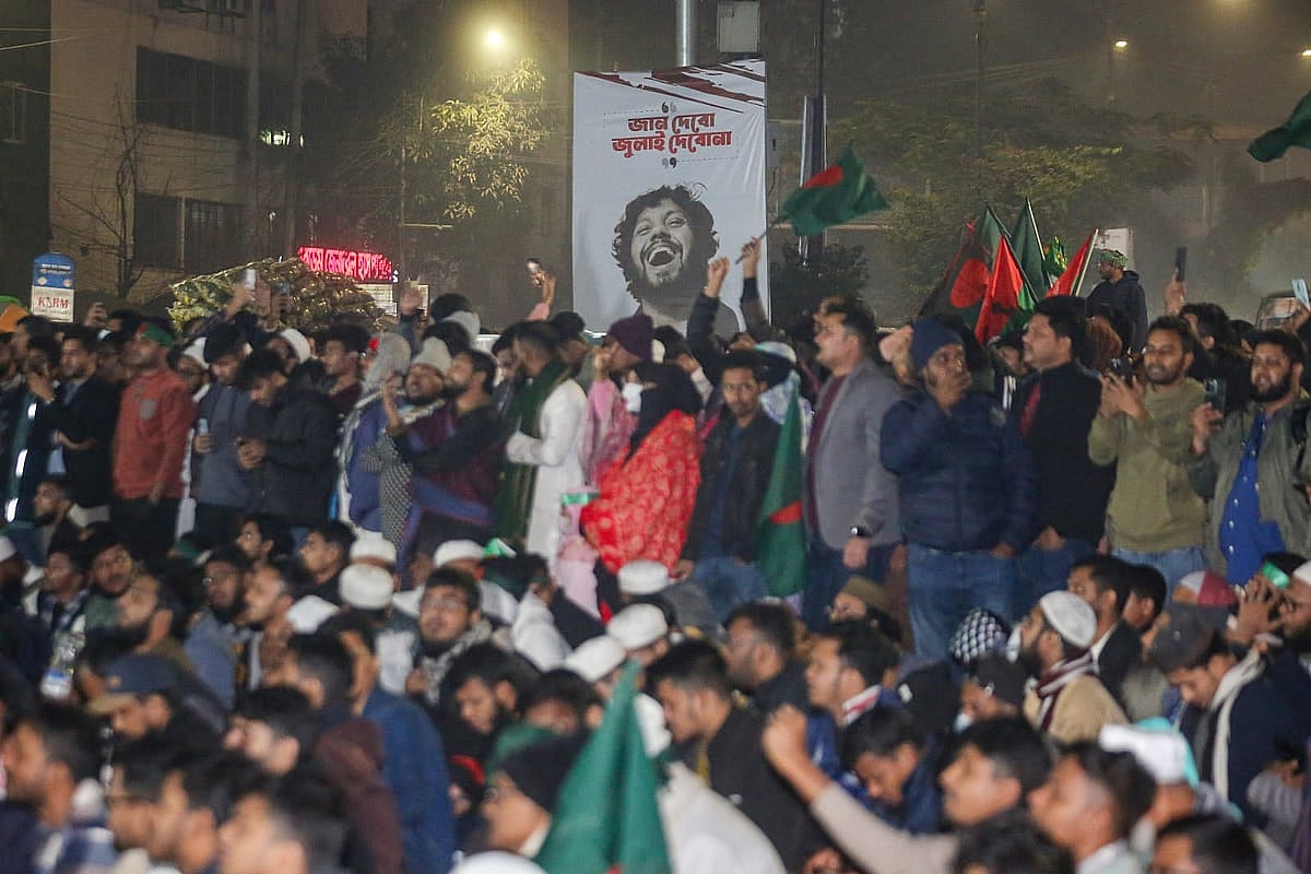 শহীদ শরিফ ওসমান হাদি হত্যার বিচারের দাবিতে শাহবাগে ইনকিলাব মঞ্চের কর্মী ও সমর্থকদের অবস্থান