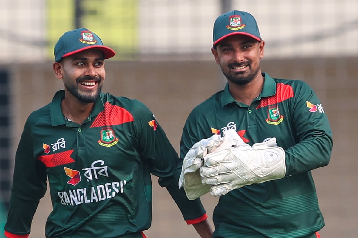এক ফ্রেমে মিরাজ ও লিটন