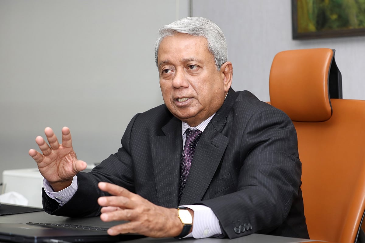 আজম জে চৌধুরী