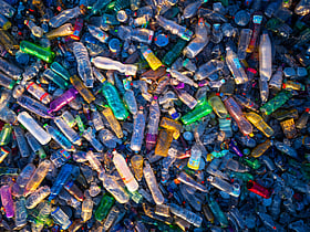 মানুষ কি কখনো প্লাস্টিক ব্যবহার বন্ধ করতে পারবে