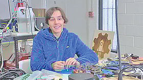 ১২ বছর বয়সে ঘরের ভেতরে এই কিশোর বানিয়েছে পারমাণবিক চুল্লি