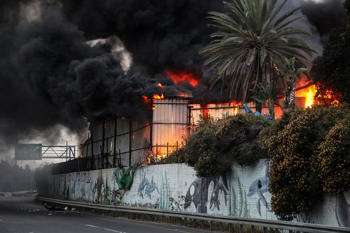 ইসরায়েলে ইরানের ক্ষেপণাস্ত্র হামলা। ১৩ মার্চ ২০২৬