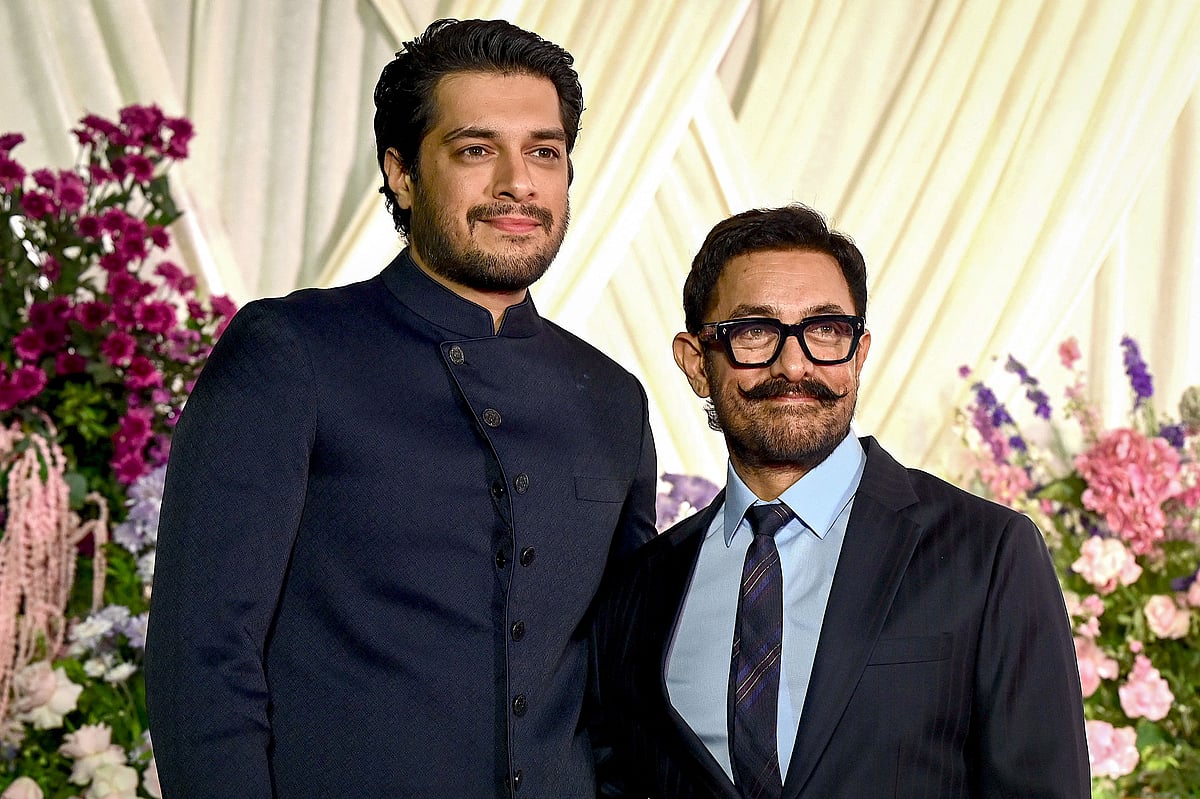 জুনাইদ ও আমির খান। এএফপি