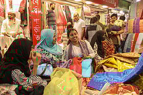 শেষ সময়েও কেনাকাটার ধুম, দামে অসন্তোষ ক্রেতাদের