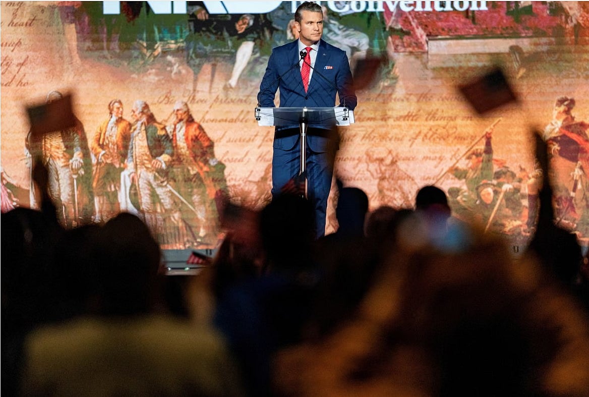 গত মাসে ন্যাশভিলে অনুষ্ঠিত ইন্টারন্যাশনাল ক্রিশ্চিয়ান মিডিয়া কনভেনশনে হেগসেথ।
ছবি: সেথ হেরাল্ড/রয়টার্স