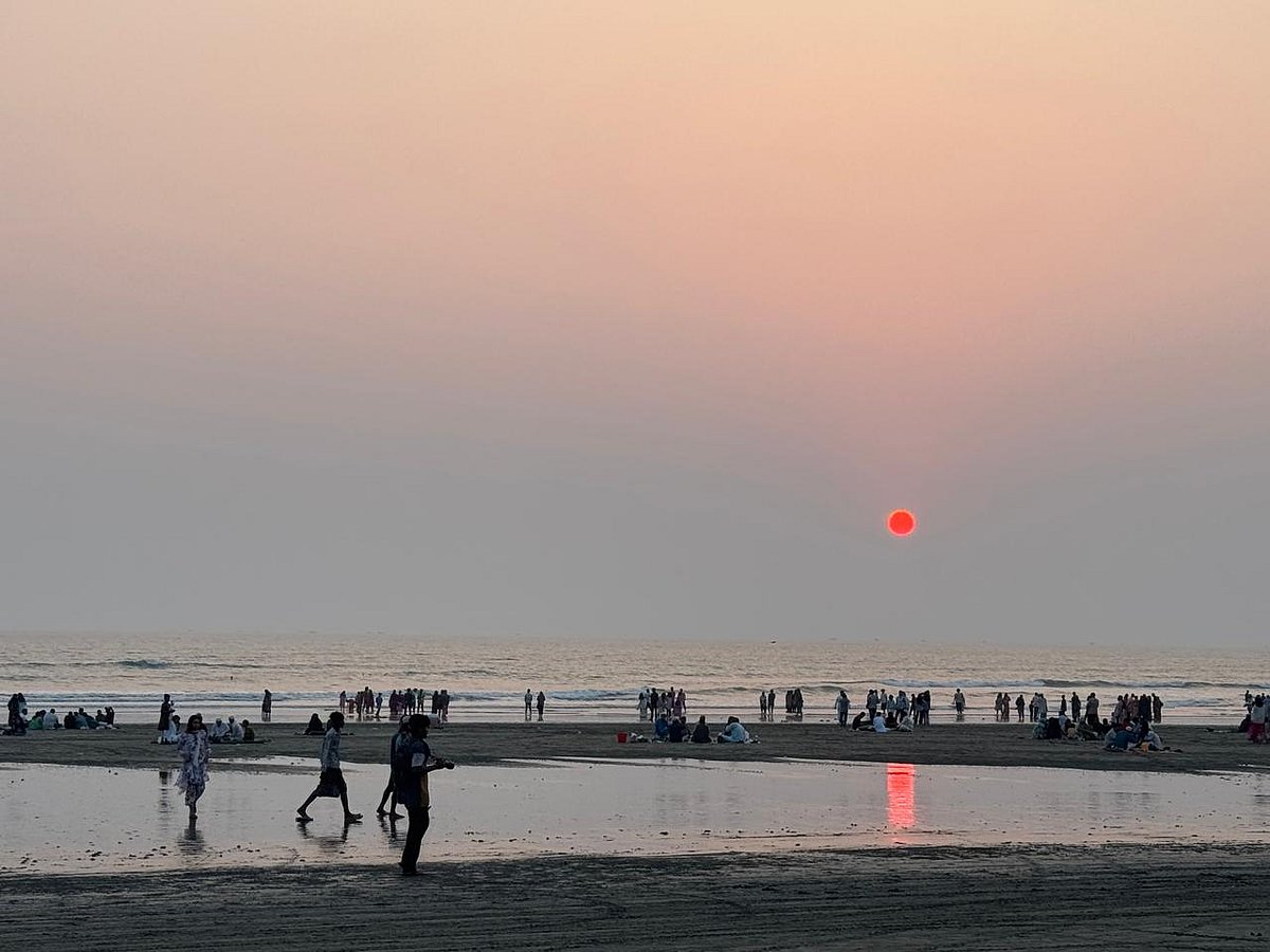 দেশে ভ্রমণপ্রিয় মানুষের অন্যতম পছন্দের জায়গা কক্সবাজার সমুদ্রসৈকত। এবার ঈদে লম্বা ছুটিতে ভালো ব্যবসার প্রত্যাশা করছেন কক্সবাজারের হোটেল–মালিকেরা। সম্প্রতি কক্সবাজারের কলাতলি সমুদ্রসৈকতে
