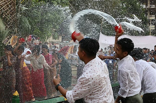 বান্দরবানে সাংগ্রাইং উপলক্ষে আয়োজন করা হয় মৈত্রী পানি বর্ষণ উৎসবের