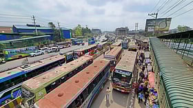 রাতের বৃষ্টিতে ঢাকা-টাঙ্গাইল মহাসড়কে দীর্ঘ যানজট, ঘরমুখী মানুষের দুর্ভোগ