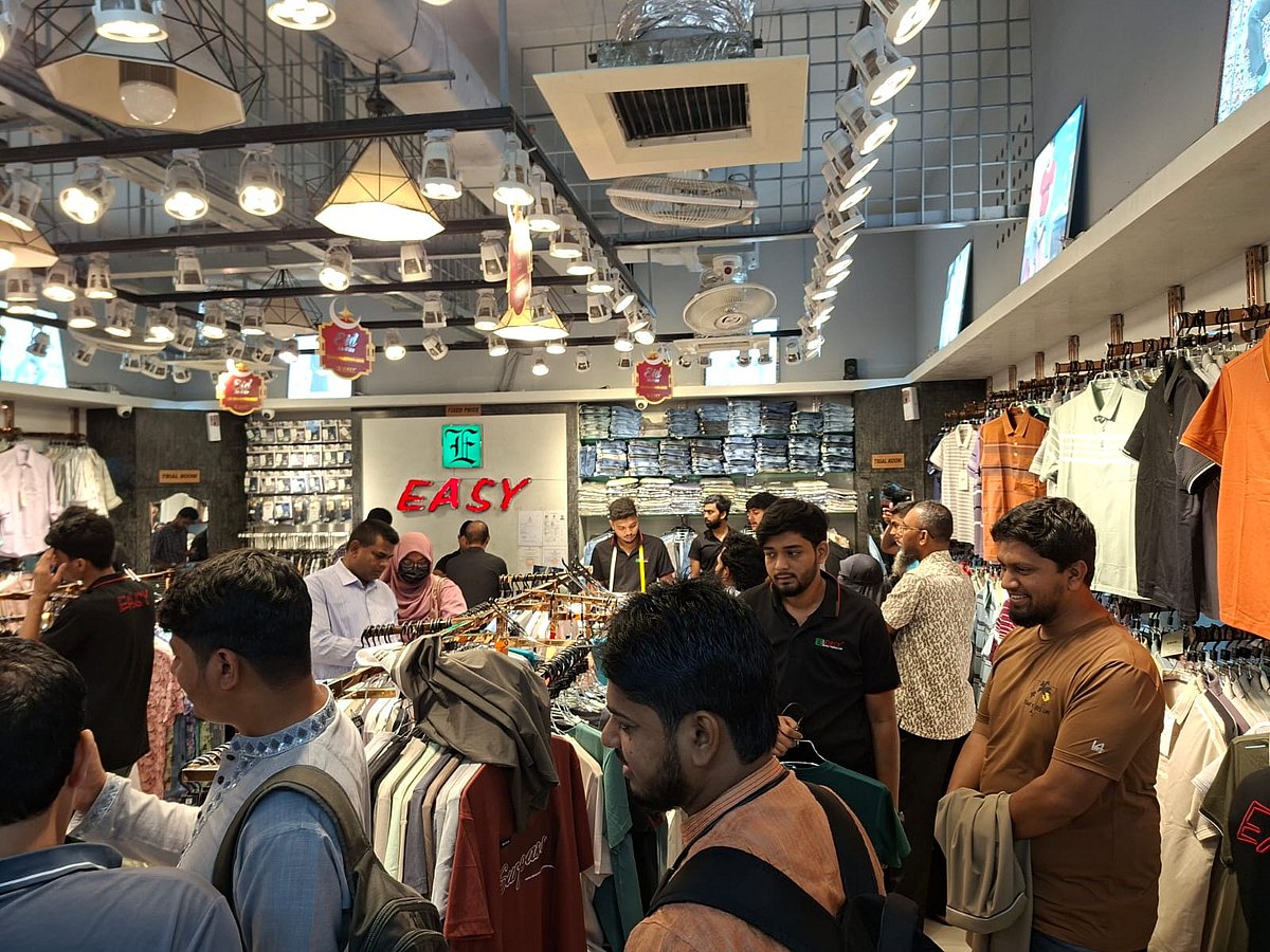 বসুন্ধরা সিটি শপিং কমপ্লেক্সে চলছে ঈদের কেনাকাটা