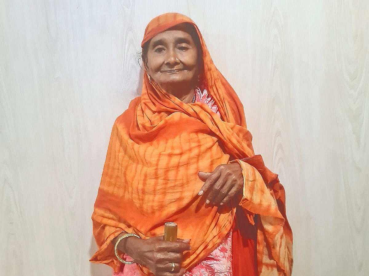 প্রথম আলো কার্যালয়ে কাঙালিনী সুফিয়া