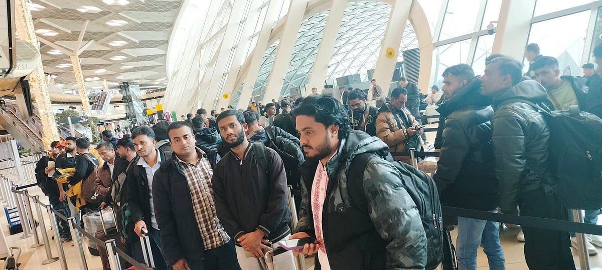বাকুর হায়দার আলিয়েভ আন্তর্জাতিক বিমানবন্দরে বাংলাদেশিরা