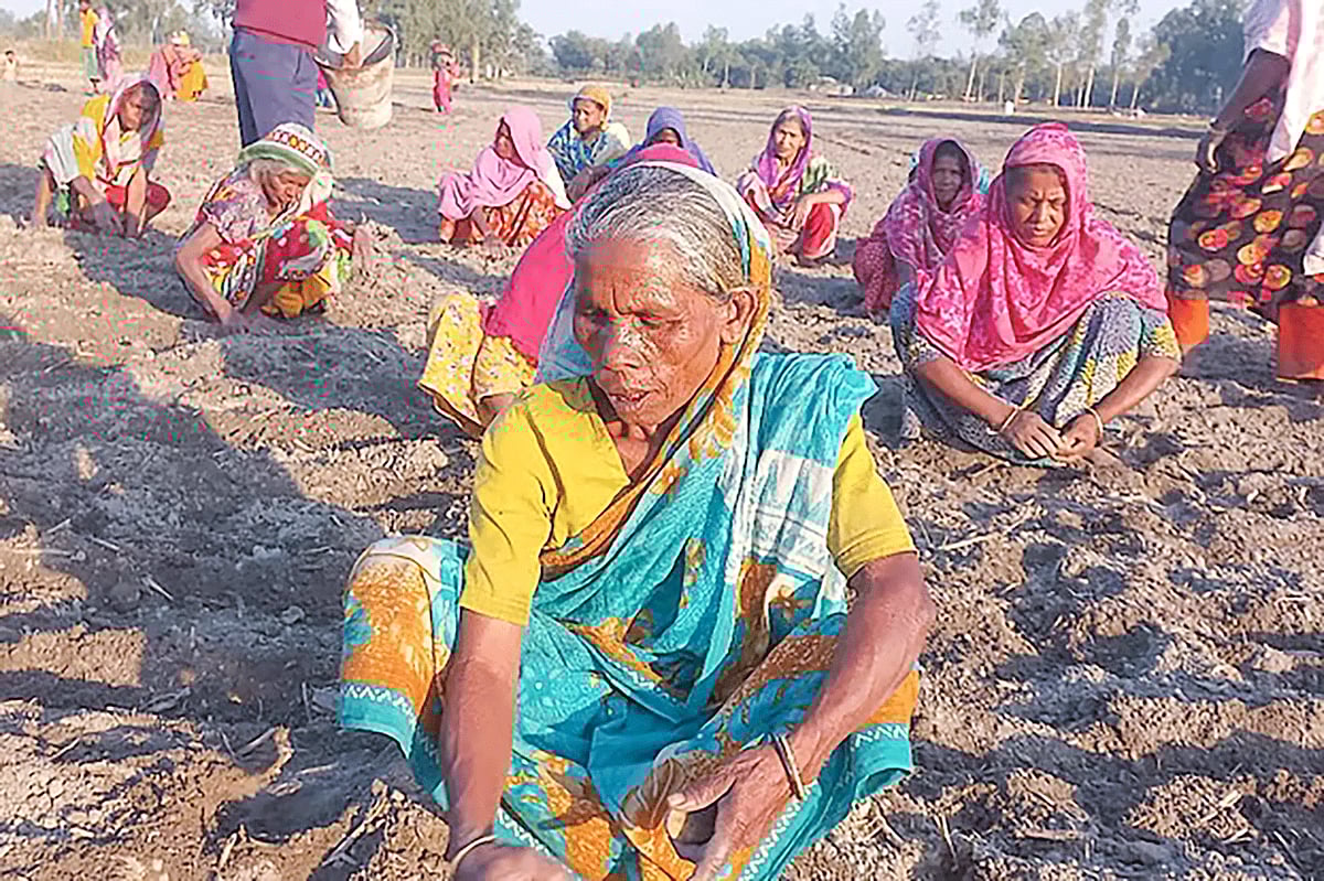 নারী শ্রমিকেরা এখনো অনেক বেশি বঞ্চনার শিকার হন