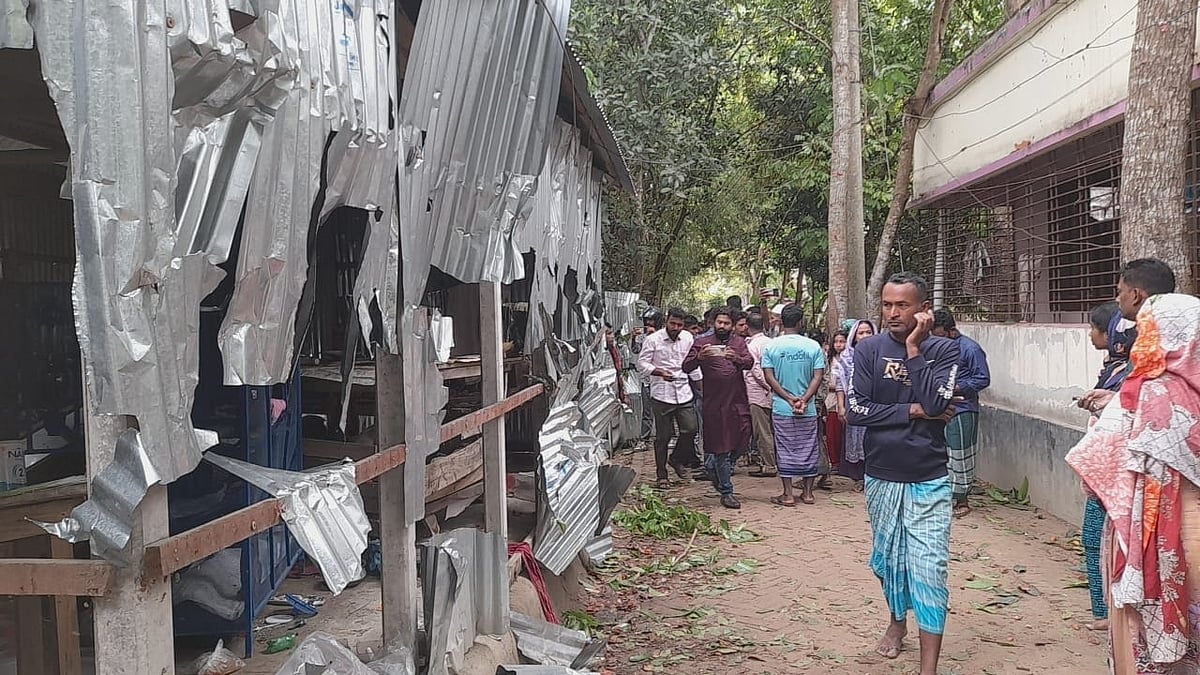 ফরিদপুরের ভাঙ্গায় ঈদের নামাজের পর পরই দুই পক্ষ সংঘর্ষে জড়ায়। হামিরদী ইউনিয়নের গোপীনাথপুর গ্রামে